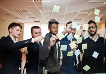 Marketing cumple, ventas persigue: por qué tus leads se enfrían antes de que tu equipo los toque